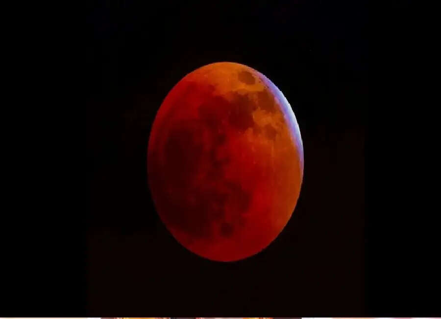 Blood Moon: होली पर चाँद का रंग होगा खून जैसा लाल: क्या यह भारत में दिखाई देगा? जानें