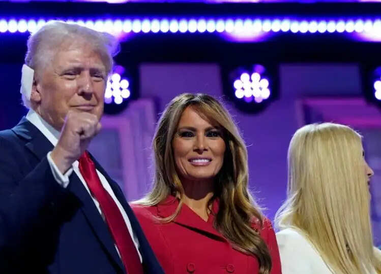क्या आप भी करना चाहते हैं Donald Trump और Melania Trump के साथ डिनर? तो करना होगा इतने रुपए का भुगतान