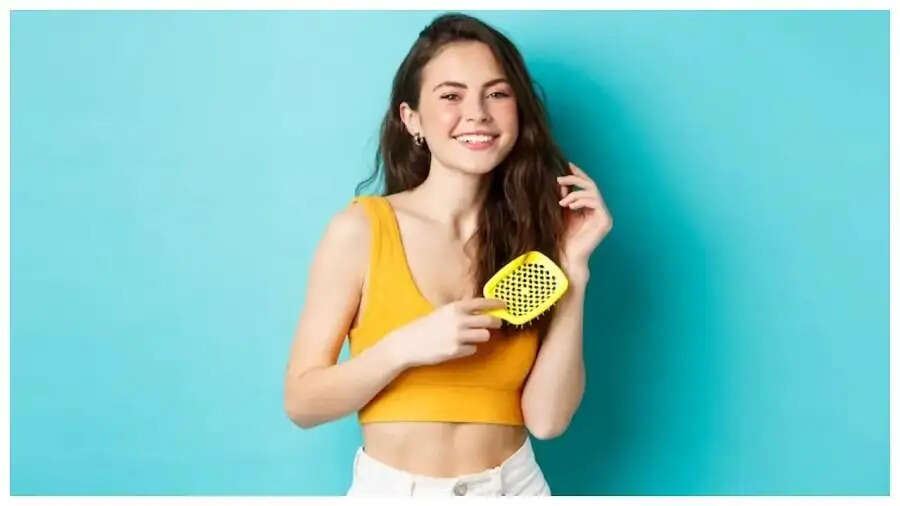 Hair Care Tips- क्या बाल रूखें और कमजोर हो गए हैं, तो नारियस तेल में इस पत्ते को मिलाकर लगाएं, बाल होगे घने