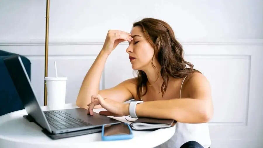 Health Tips-&nbsp;माइग्रेन होने पर दिखाई देते हैं ये लक्षण, नजरअंदाज करना हो सकता हैं स्वास्थ्य के लिए नुकसानदायक