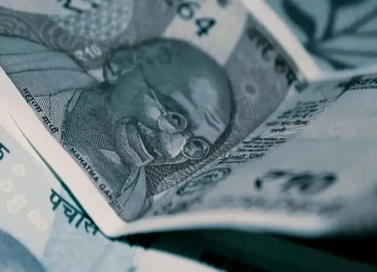 8th Pay Commission: क्या केंद्र सरकार के कर्मचारियों की 186% वेतन वृद्धि पर रोक लगी है? जानें यहाँ