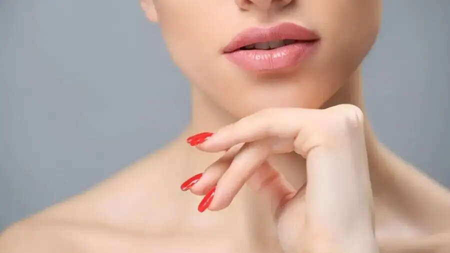 Lips Care Tips- क्या फठे होठों ने कर रखा हैं परेशान, सॉफ्ट बनाने के लिए अपनाएं ये टिप्स