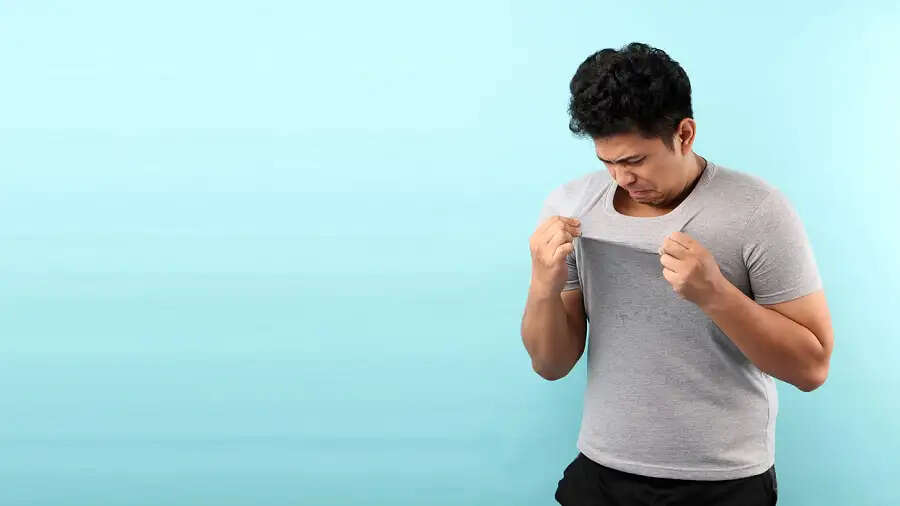 Health Tips- पसीने से शरीर में आ रही हैं बदबू, तो पानी में इन चीजों को मिलाकर नहाएं