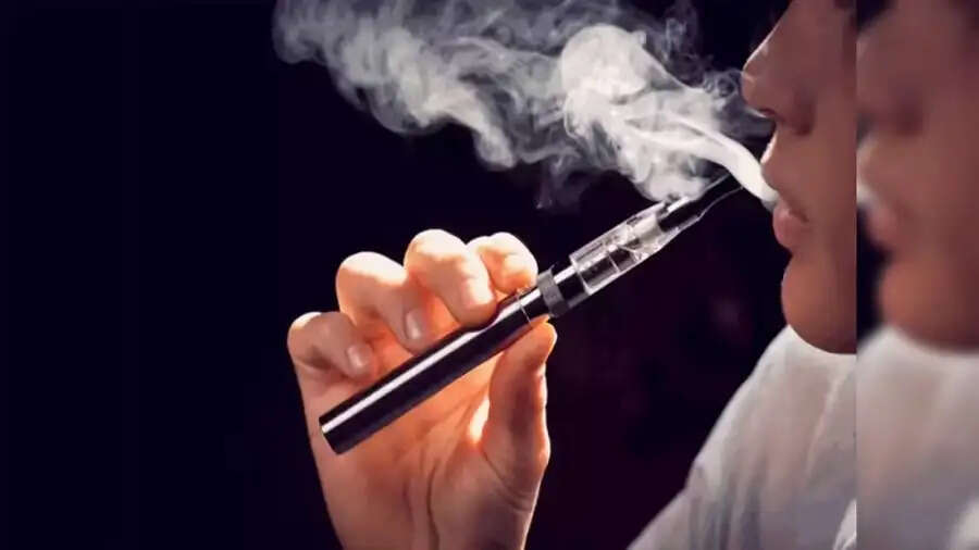 Health Tips-&nbsp;ई- सिगरेट पीने से होते है ये स्वास्थ्य नुकसान, जानिए इनके बारे में