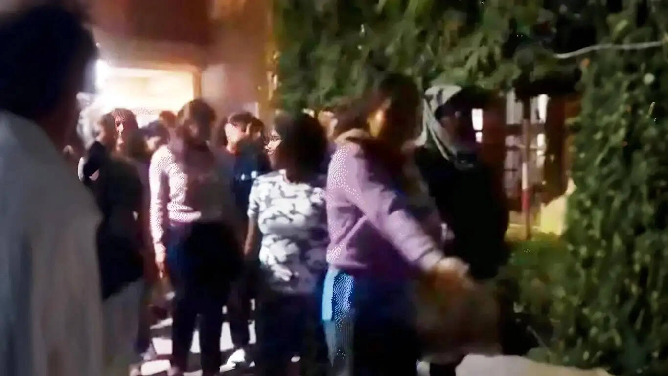 Lucknow University : फाइन जमा कराने गई छात्रा को किया बैड टच और फिर जबरदस्ती करने लगा ऐसा... मामला दर्ज