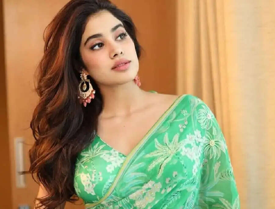 Birthday Special: इतने करोड़ की संपत्ति की मालकिन है Janhvi Kapoor, एक फिल्म के ही चार्ज कर लेती है इतने करोड़, पास हैं ये लग्जरी कारें