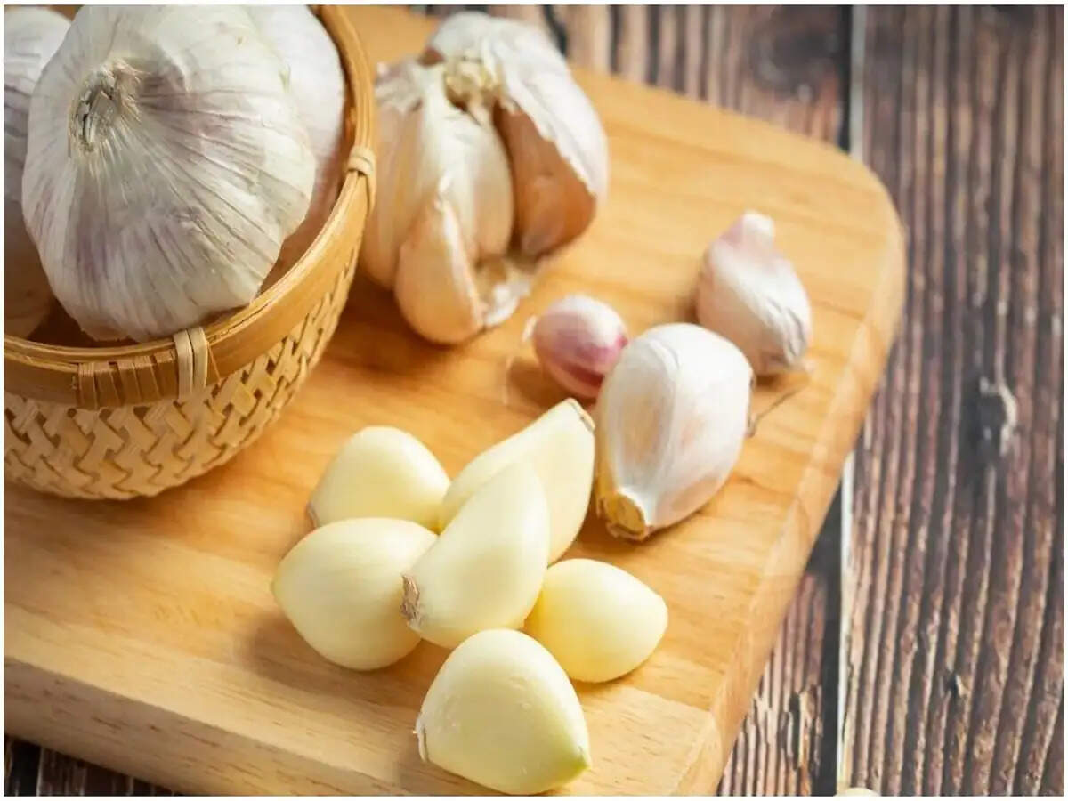 Health Tips- दिल को स्वस्थ बनाए रखने के लिए ऐसे करें लहसुन का सेवन, फिर देखिए कमाल