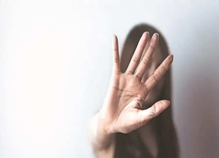 Crime: दलित लड़की का 5 साल से यौन शोषण कर रहे 57 लोगों को पुलिस ने किया गिरफ्तार, कभी कार के अंदर तो कभी अस्पताल में..