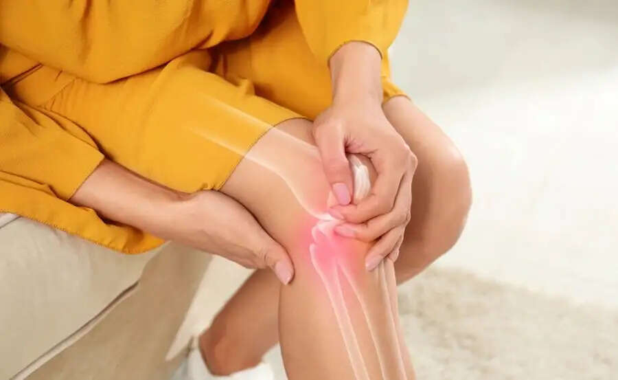 Joint Pain-&nbsp;शरीर में इन विटामिन की कमी से होने लगता हैं जोड़ो में दर्द, जानिए पूरी डिटेल्स