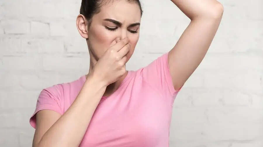 Smell Tips- क्या पसीने की बदबू ने कर रखा हैं परेशान, राहत पाने के लिए अपनाएं घरेलू उपाय