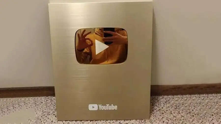 YouTube Tips-  क्या सच में 1 लाख व्यूज से मिलता हैं गोल्डन प्ले बटन, जानिए पूरी डिटेल्स
