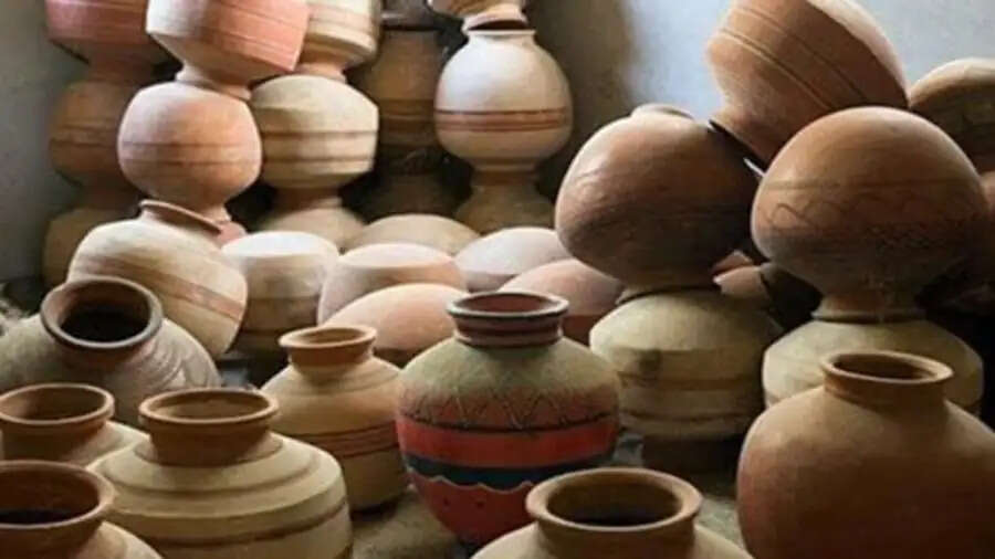 Vastu Tips- क्या आप अपनी किस्मत को चमकाना चाहते हैं, तो इन घर में रखें ये मिट्टी की चीजें