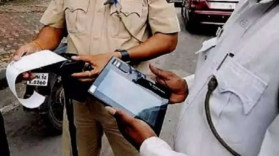 Traffic Challan Update- क्या आपका भी कट गया हैं ऑनलाइन चालान, जानिए&nbsp;लाल बत्ती पर लगे कैमरे कैसे करते हैं काम