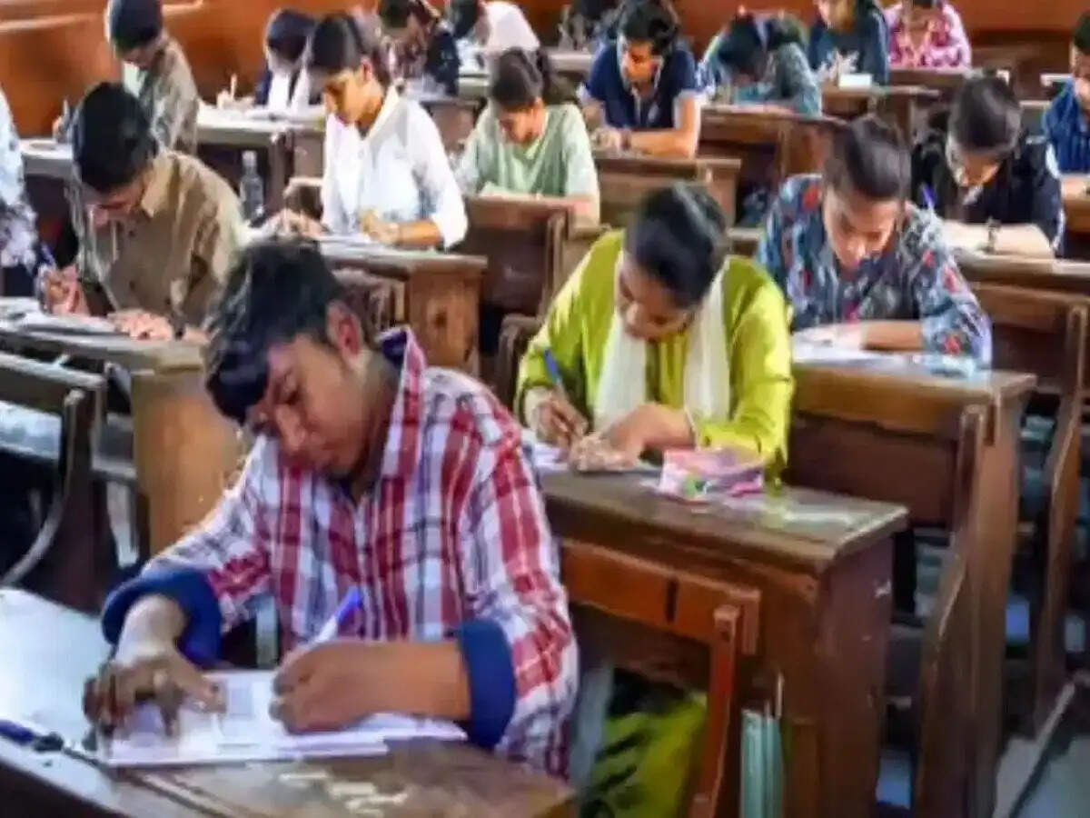 NEET UG Re-Exam 2026: नीट कैंडिडेट्स&nbsp;के लिए देश की इन राज्य सरकारों ने शुरु की फ्री बस सेवा, ऐसे मिलेगी छूट