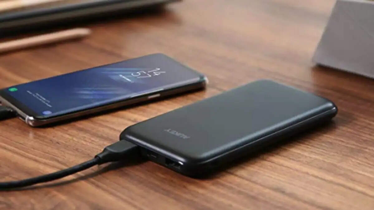 Smartphone Tips- स्मार्टफोन को पॉवर बैंक से चार्ज करना सही हैं या गलत, जानिए पूरी डिटेल्स