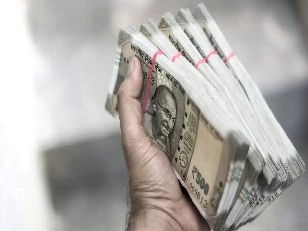 Cash Tax- क्या बैंक से 10 लाख निकालने पर लगेगा टैक्स, आइए जानें