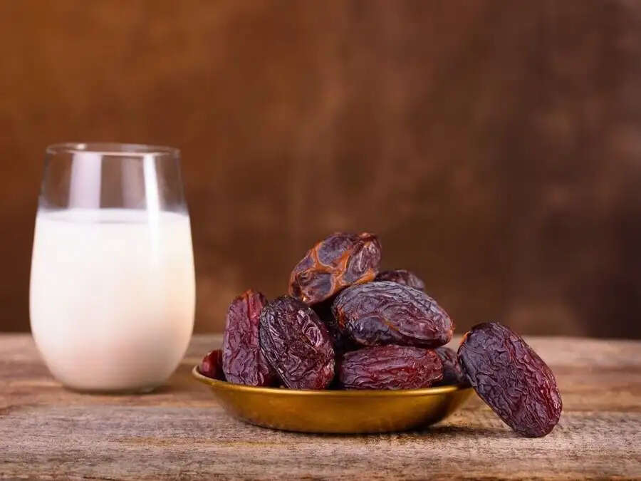 Health Tips-&nbsp;सर्दियों में दूध के साथ खजूर का सेवन देता हैं कई स्वास्थ्य लाभ, जानिए पूरी डिटेल्स