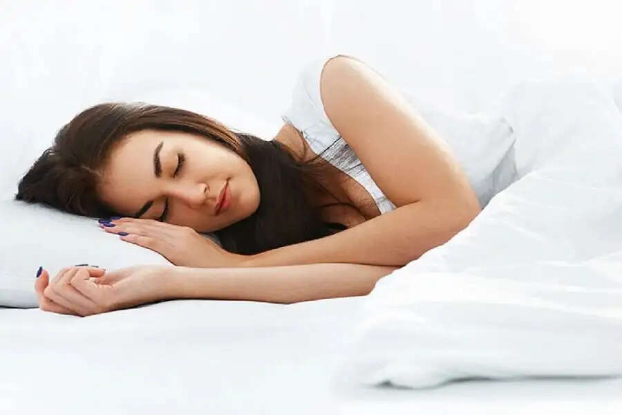 Health Tips- सोते समय तकिया लगाना हो सकता हैं स्वास्थ्य के लिए बुरा, जानिए इसका कारण