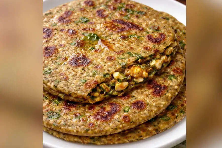 Winter Special: बथुआ पनीर पराठा – सर्दियों का स्वादिष्ट नाश्ता