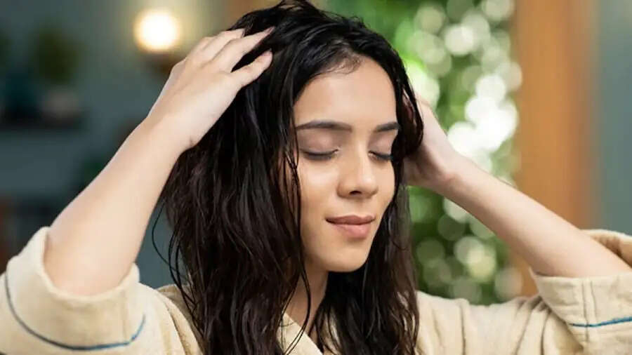 Hair Care Tips-&nbsp;क्या बाल झाडू जैसे दखने लगे है, तो आजमाएं ये घरेलू टिप्स