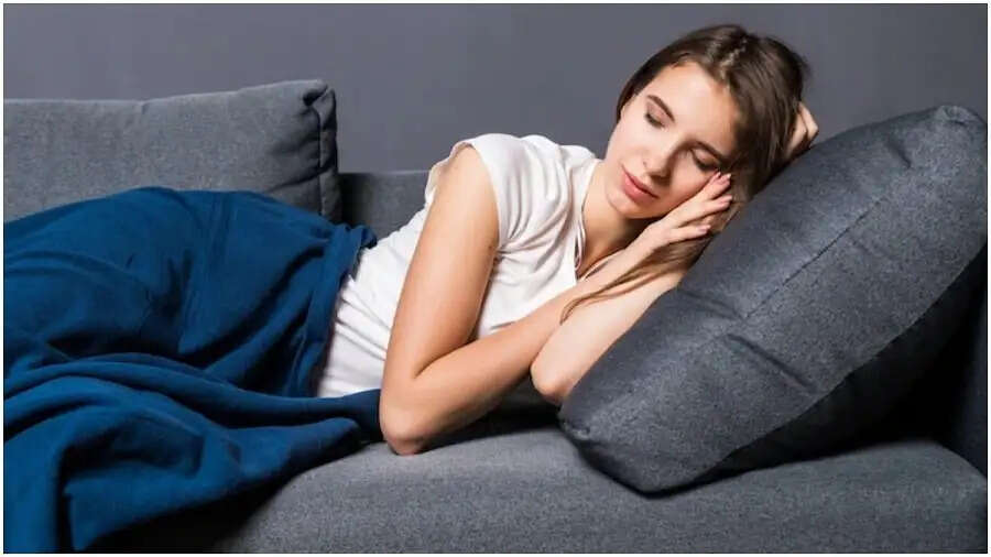 Health Tips- ज्यादा मोटा तकिया लगाकर सोने से होती हैं ये दिक्कतें, जानिए इनके बारे में