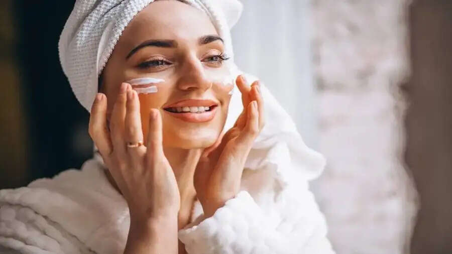 Skin Care Tips-&nbsp;इस तरह चुने स्किन के लिए&nbsp;मॉइस्चराइजर, जानिए पूरी डिटेल्स