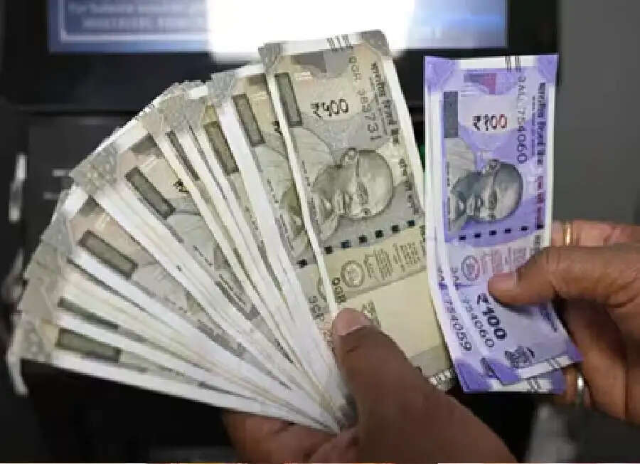 8th Pay Commission: क्या न्यूनतम वेतन हो जाएगा 91,000 रुपये तय? सरकारी कर्मचारियों को बड़ी राहत!