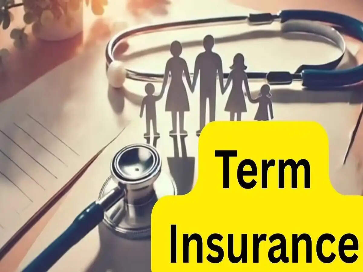 Term Insurance- किस उम्र में लेना चाहिए टर्म इंश्योरेंस, आइए जानें