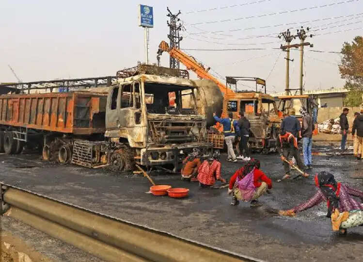 Jaipur: एलपीजी टैंकर टक्कर में मरने वालों की संख्या हुई 14 , 30 से अधिक लोगों का चल रहा है इलाज