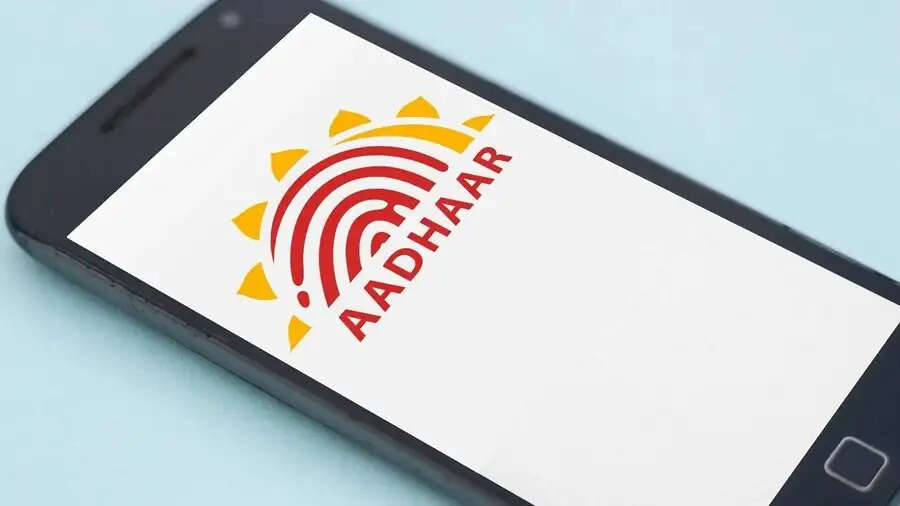 Aadhaar Card Tips-&nbsp;आधार कार्ड में यह जानकारी केवल जीवन में एक बार बदला सकते हैं आप, जानिए इसके बारे में
