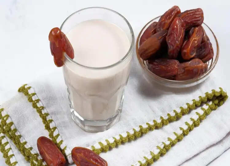 सर्दियों में सोने से पहले दोष में डाल कर पिएं ये एक चीज, मिलेंगे गजब के फायदे