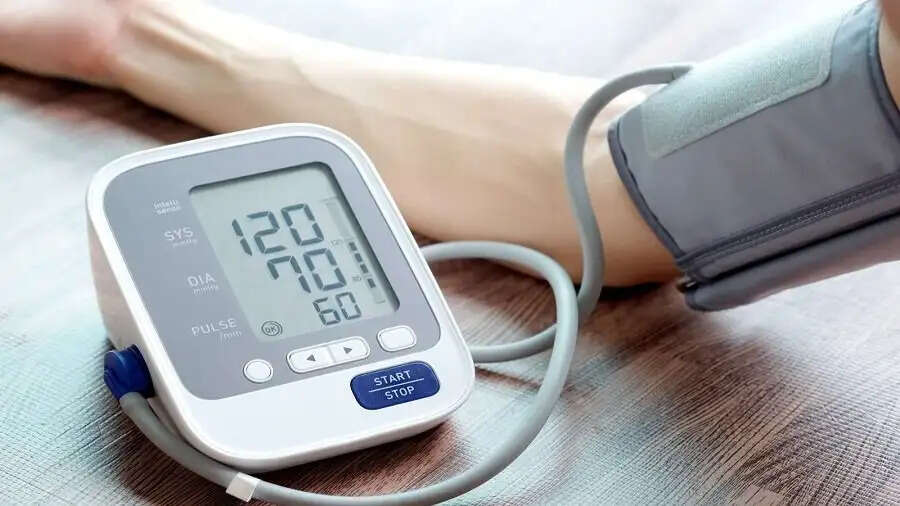 High Blood Pressure- क्या उच्च रक्तचाप ने कर रखा हैं परेशान, कंट्रोल करने के लिए अपनाएं ये टिप्स
