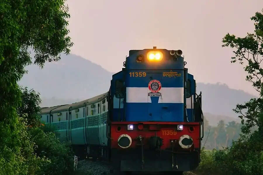 Train Tips-  अगले महीने से लागू हो रहा हैं टिकट बुकिंग करने का नया नियम, जानिए पूरी डिटेल्स