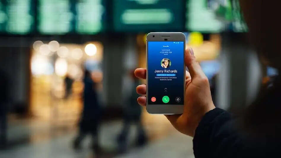 Phone Tips- मोबाइल फोन में से मैसेज-कॉल हो जाएंगे लीक आज ही ऑफ कर लें इस सेटिंग को
