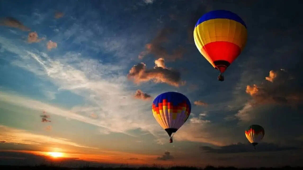 Travel Tips- क्या आप हॉट एयर बलून राइड करना चाहते हैं, तो देश की इन जगहों पर जाएं घूमने