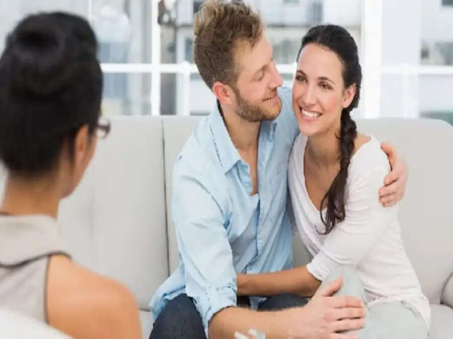 Relationship Tips-&nbsp;भूलकर अपने पार्टनर को ना बताएं ये बातें, रिश्ते में बढ़ सकती हैं खटास