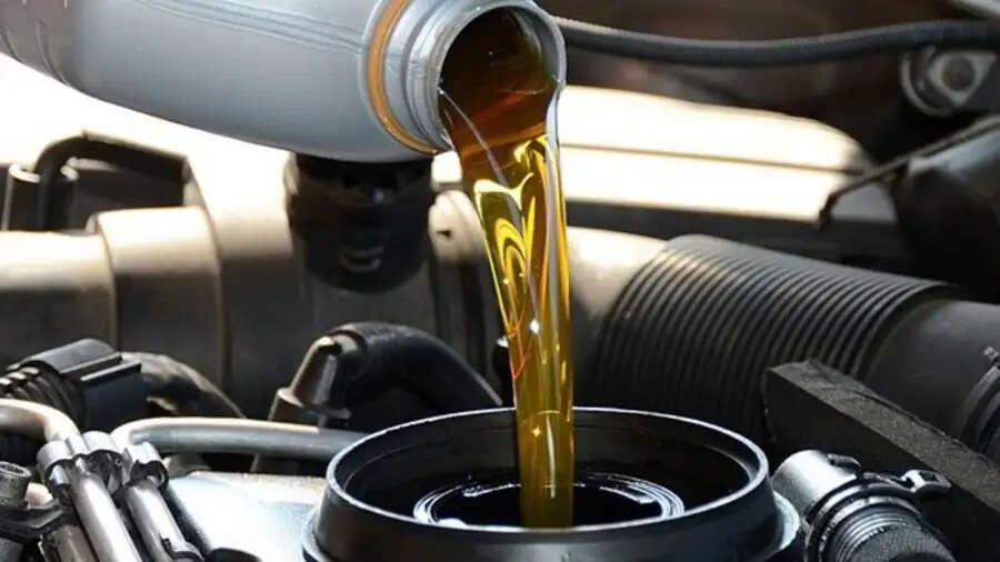 Automobile Update- बाइक में सही समय पर ऑयल बदलवाने से मिलते हैं ये फायदे, आइए जानें पूरी डिटेल्स