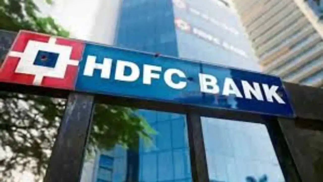 HDFC बैंक ने बचत खातों की ब्याज दर घटाई, अब सिर्फ 2.75% मिलेगा ब्याज — प्राइवेट बैंकों में सबसे कम