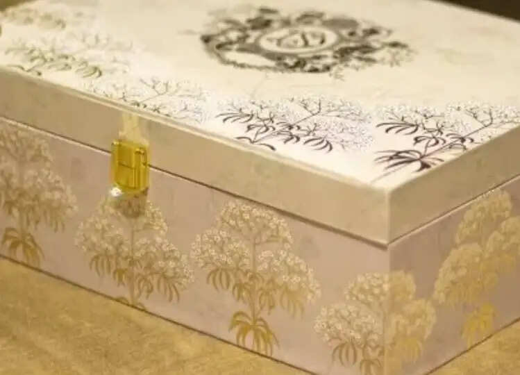 ये है भारत का सबसे महंगा वेडिंग कार्ड, रियल गोल्ड और सिल्वर से है बना, जानें क्या है कीमत