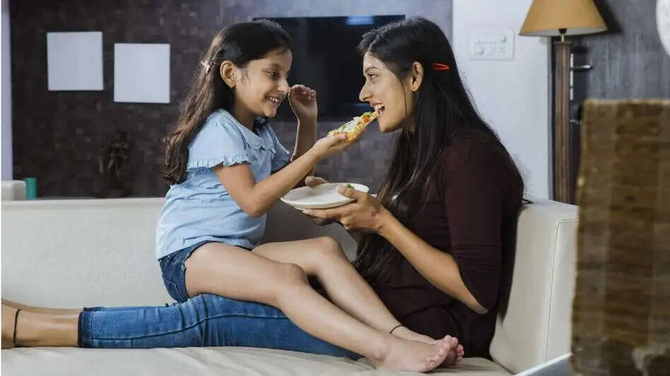 Child Care Tips- बच्चों को लाड प्यार में ना खिलाए ये फूड्स, सेहत के लिए होते हैं हानिकारक