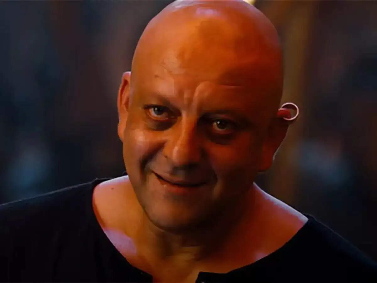 Entertainment News- बॉलीवुड स्टार्स जिन्होनें अक्षय खन्ना से पहले खलनायक की भूमिका निभाकर फैलाई दहशत, जानिए इनके बारे में