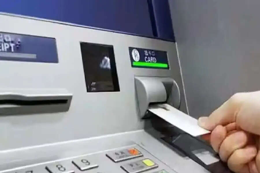 क्या बढ़ गया है ATM शुल्क? अगली बार पैसे निकालने से पहले आप भी जान लें RBI के नए दिशा-निर्देश