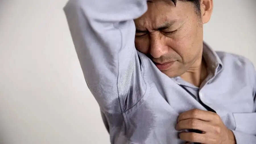Body Smell-&nbsp;इन कारणों की वजह से आती हैं शरीर में से बदबू, जानिए इनके बारे में