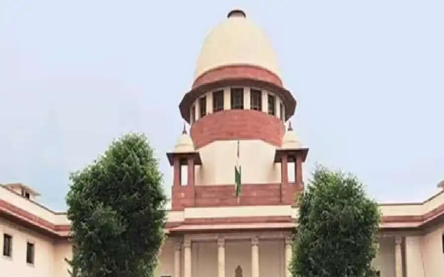 'नाबालिग के स्तनों को छूना या पकड़ना बलात्कार का प्रयास नहीं', सुप्रीम कोर्ट ने लगा दी इलाहाबाद कोर्ट के फैसले पर रोक, असंवेदनशीलता की निंदा की