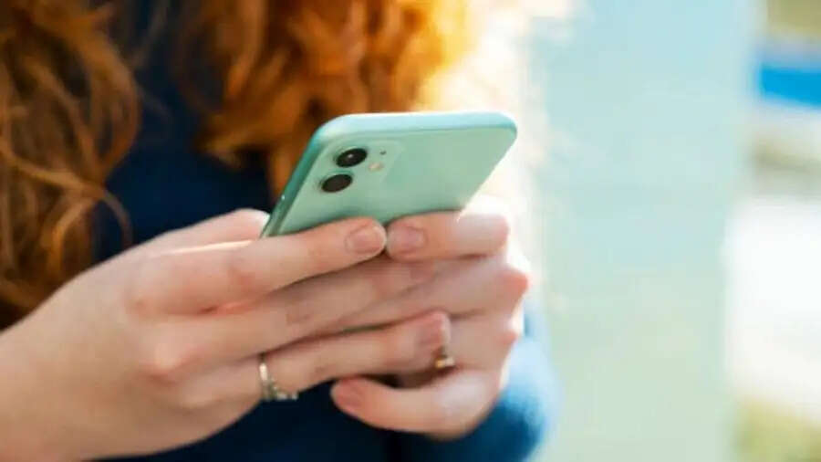 Mobile Update-&nbsp;2025 में इन मोबाइल फोन का दबदबा, जानिए इन फीचर्स के बारे में