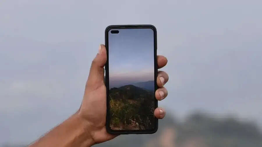 Phone Tips-&nbsp;क्या आप पुराना फोन बेच रहे हैं, तो यह गलतियां ना करें