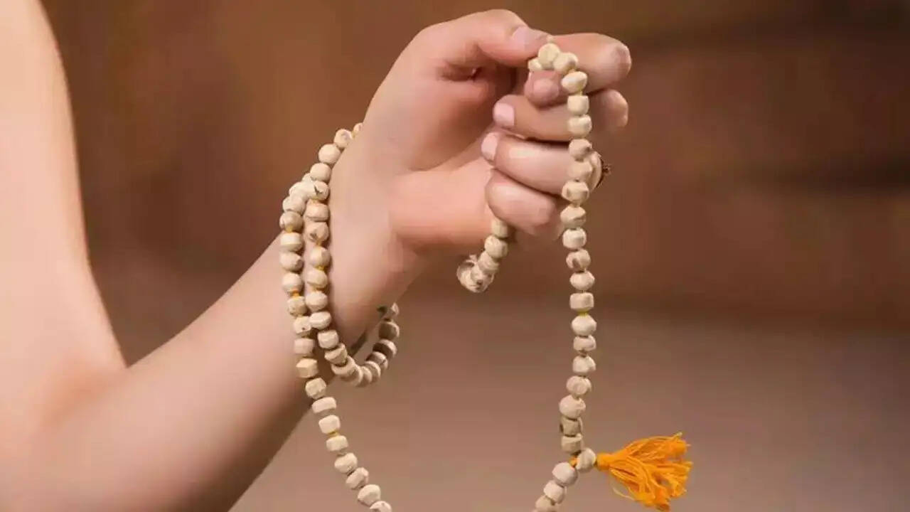Jyotish Tips- &nbsp;तुलसी की माला पहनने से मिलते हैं ये फायदे, जानिए इसके लाभ