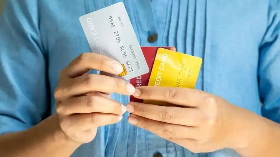 Credit Card Tips-&nbsp;अगर क्रेडिट कार्ड होल्डर की मौत हो जाएं, तो बकाया बिल कौन भरेगा