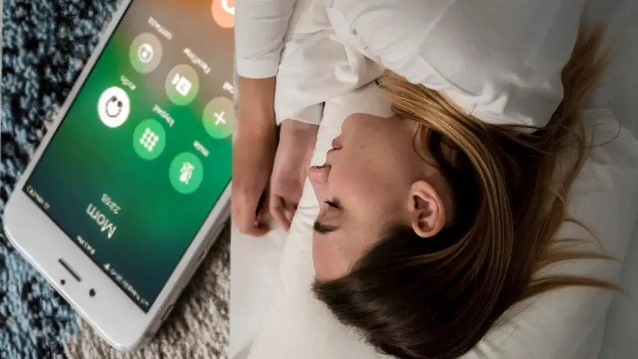 Phone Tips- फोन में कर लें ये सेटिंग, साइलेंट मोड पर भी बजेगा फोन, जानिए इसके बारे में