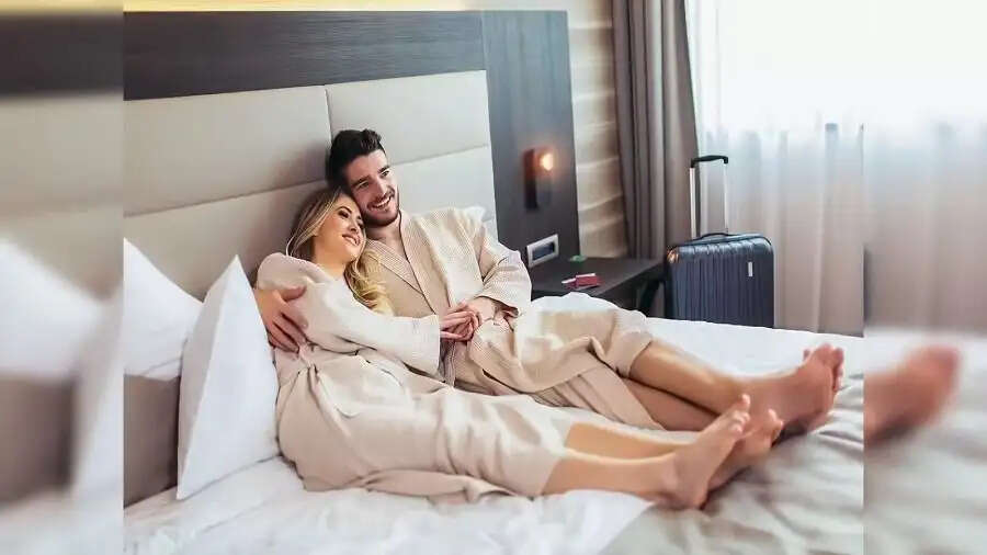 Hotel Room Tips-&nbsp;क्या आप गर्लफ्रेंड के साथ होटल रूम में जाना गैरकानूनी हैं, आइए जानते हैं क्या कहता हैं नियम